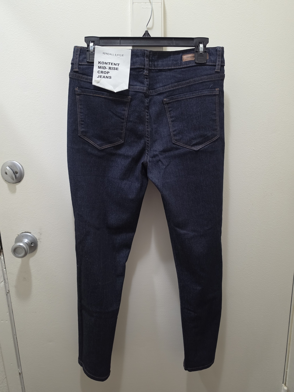 Kendall & Kylie Kontent Mid-Rise Crop Jeans - Picture 5 of 12